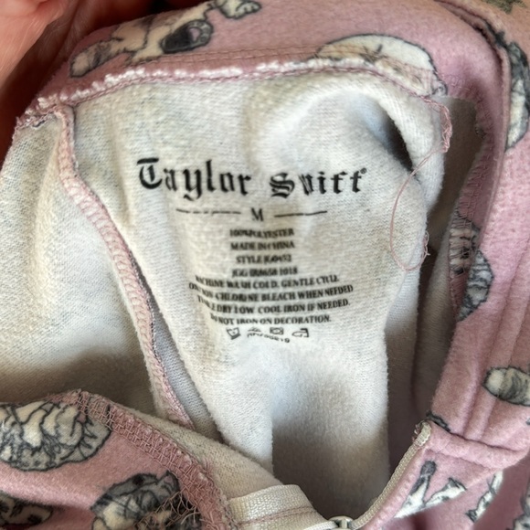 Taylor swift onesie - Picture 4 of 6